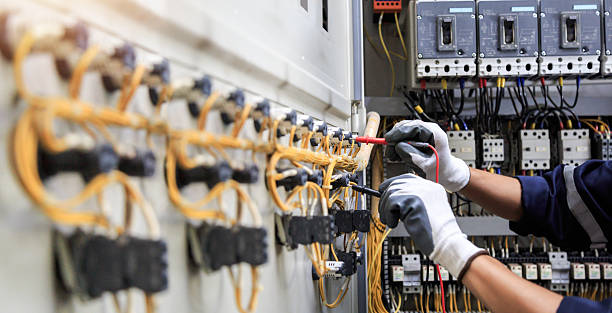 Professional Electrician technician working in Bartlett, IL